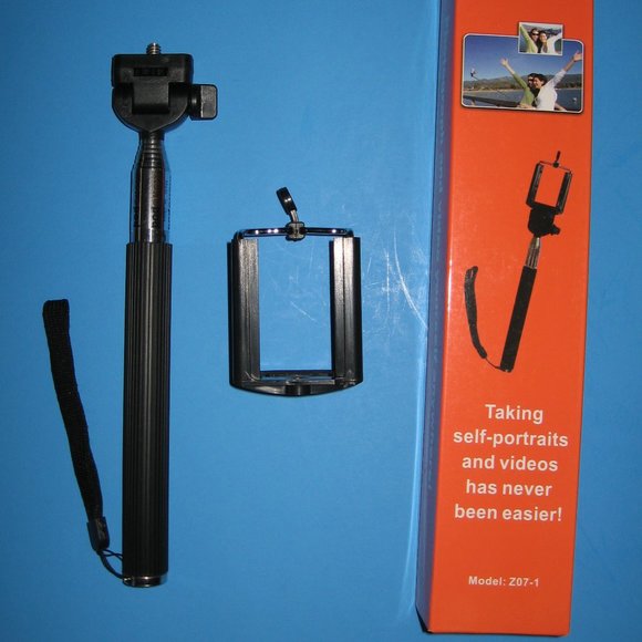 🔥HOST PICK🔥MonoPod Black Selfie Stick New in Box - Picture 2 of 4